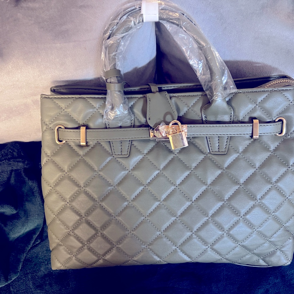 Badgley Mischka Green and Gold Bag with Quilted Design